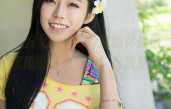 青豆客 – 施忆佳Kitty酱的体操服，光线不多，但原图真心好看！难道是魔法吗？