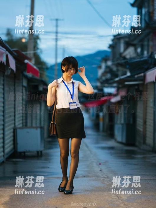 魔物喵nigisa和浴缸，这居然真是个有趣的搭配，图包里的情节也太魔幻了。