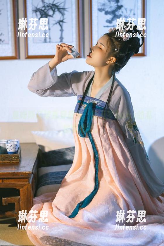 詹姆斯打球我穿旗袍，鹿八岁baby的私房奇遇记。